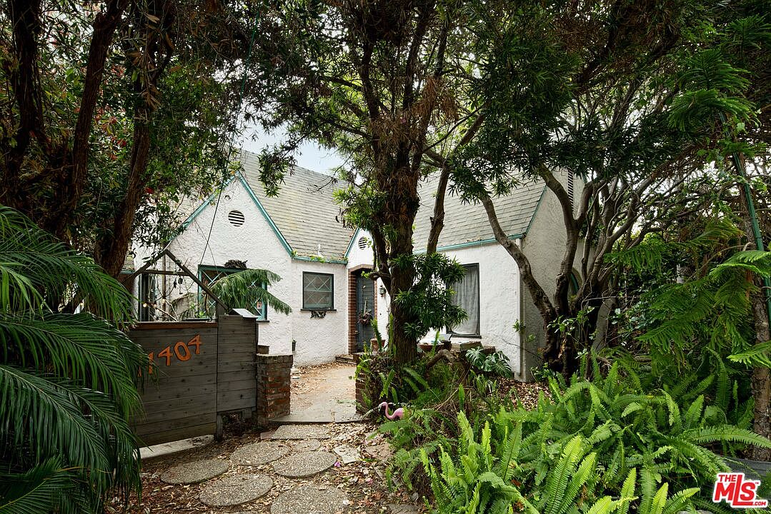 11404 Biona Dr, Los Angeles, CA 90066 | Zillow