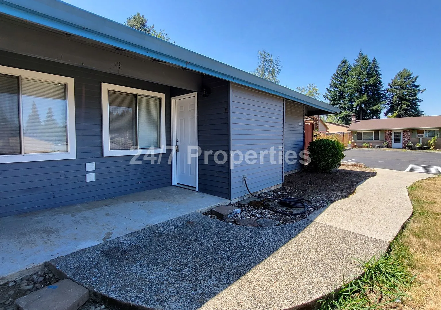 Updated 1 BD | 1 BA Apartment - Sandy — Photo 3