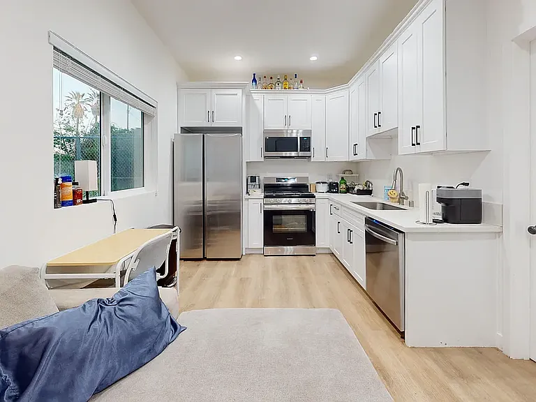3004 Shrine Pl S — Photo 15