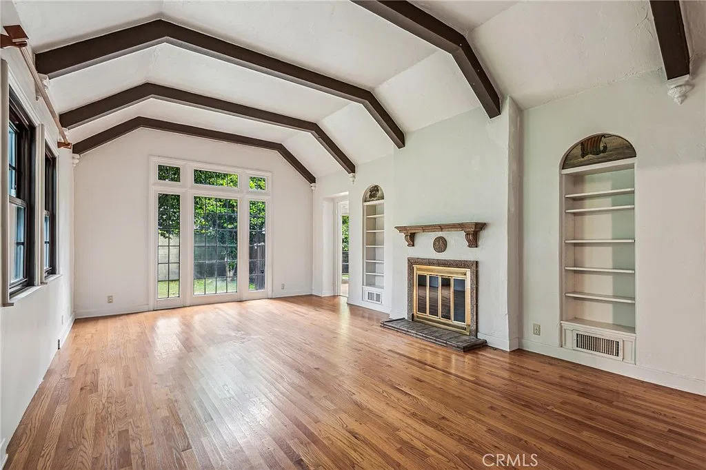 4 bed, 2.5 bath, 2822 sqft, $6,800 — Photo 2