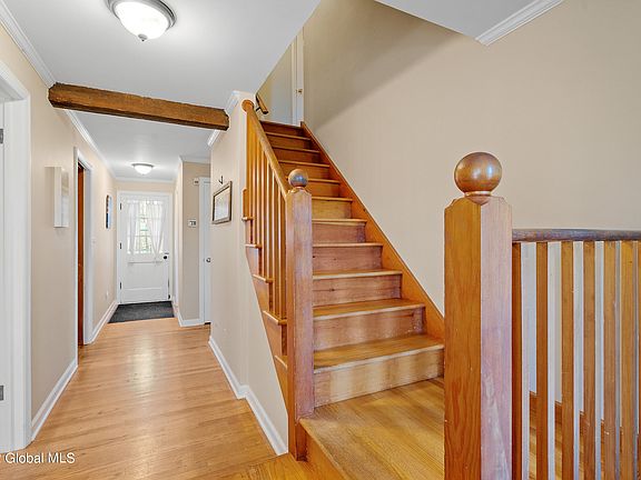5th image of 11 Doris Dr