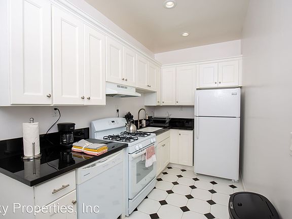 5th image of 132 S Bedford Dr #5075249