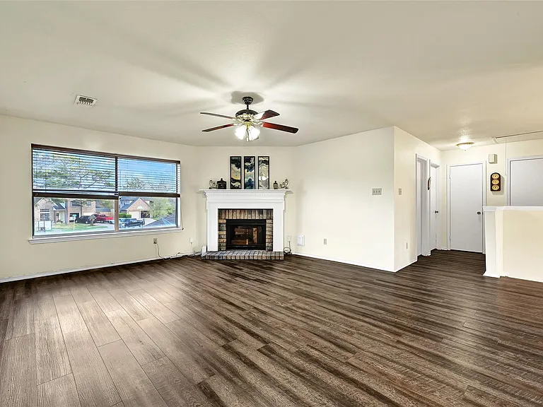 5910 Rolff Ln — Photo 9