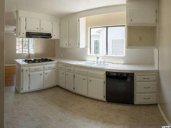 4th image of 301 S Griffith Park Dr