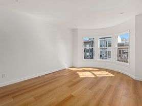 1451 Larkin St