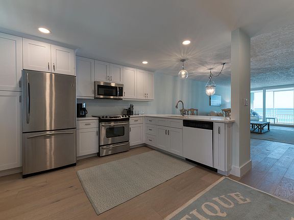 3rd image of 900 Ocean Dr APT 302
