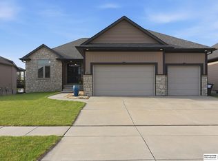 2831 Shadowbrook Dr, Lincoln, NE 68516