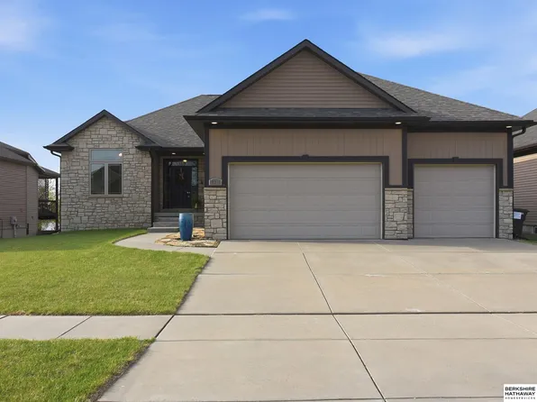 2831 Shadowbrook Dr, Lincoln, NE 68516