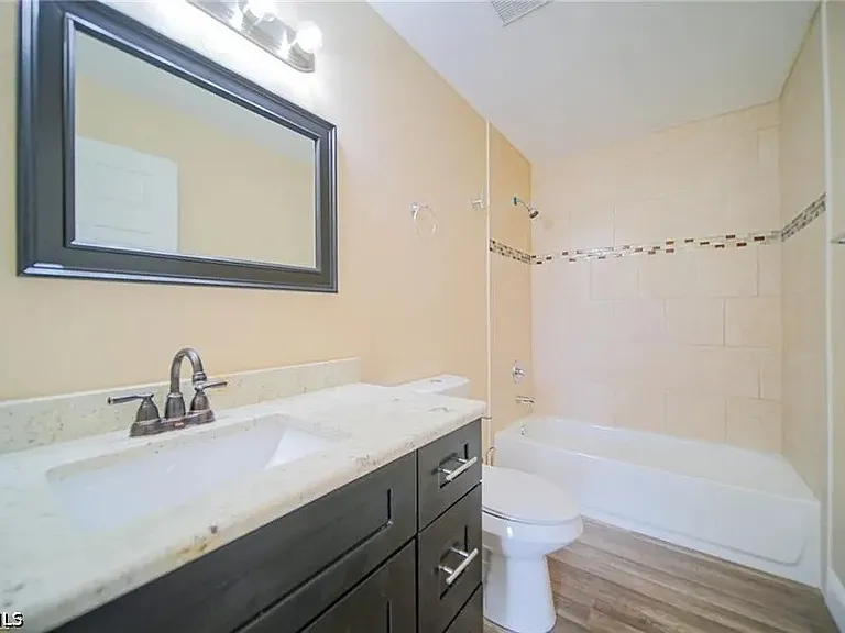 604 Thomas Sherwin Ave S — Photo 15