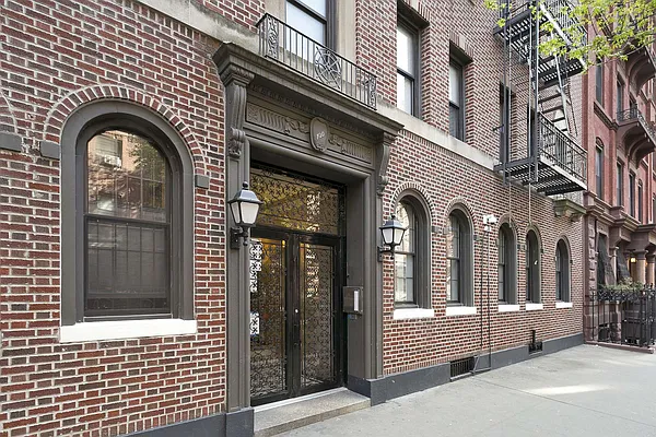 Sold by Compass | media 9