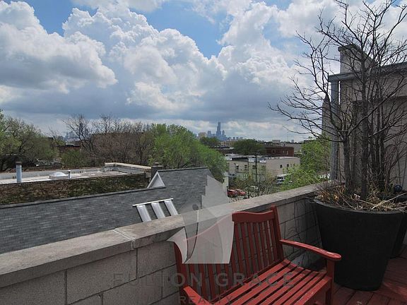 4th image of 2040 W Wabansia Ave #3RT