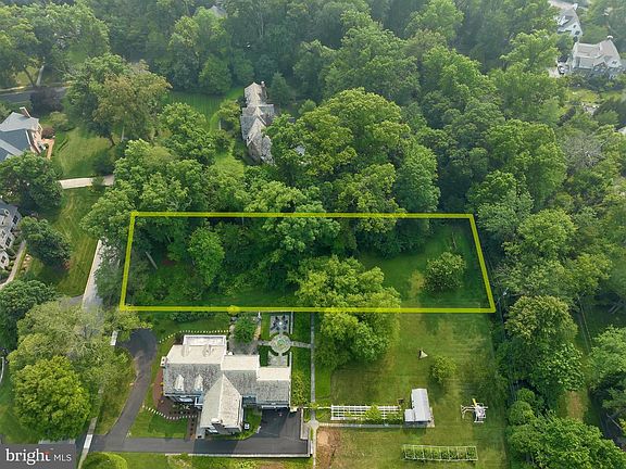 3rd image of 905 Westover Rd
