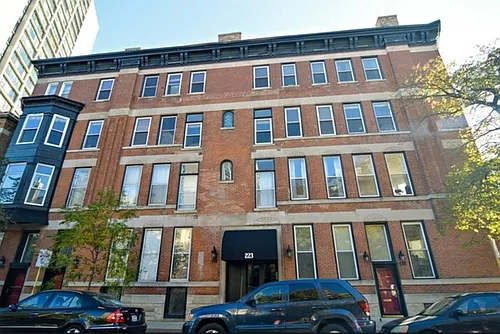 223 W Wisconsin St #2C Photo 1
