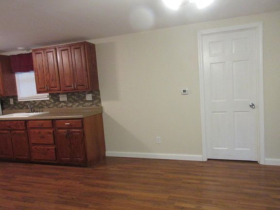 4th image of 406 E Hanna St