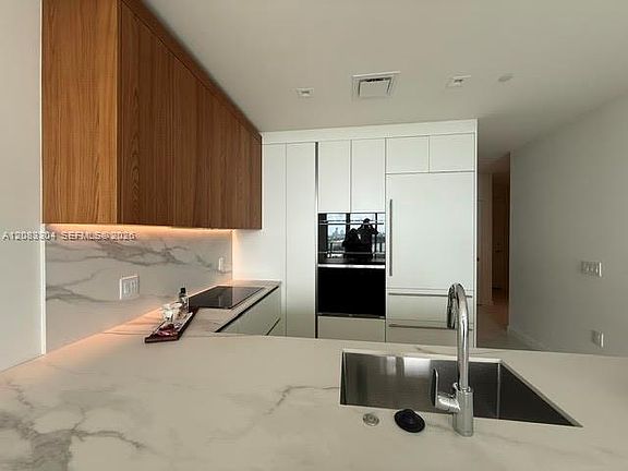3rd image of 1400 Biscayne Blvd #904