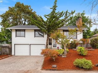 583 River Hills Dr, Springfield, OR 97477