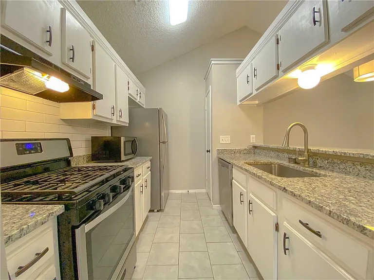 11908 Sunhillow Bnd #B — Photo 9