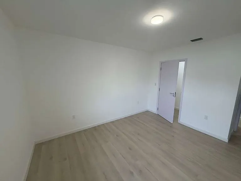 552 NW 7th St #6 — Photo 3