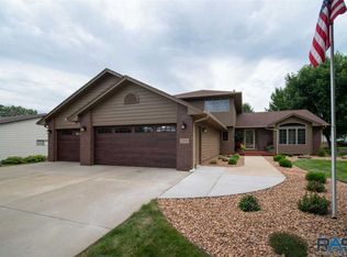 205 E 9th St, Crooks, SD 57020