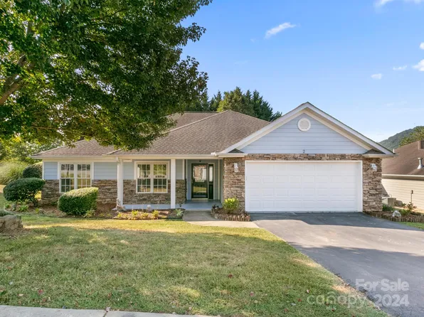 2 Slosman Dr, Asheville, NC 28806