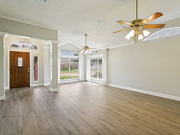 4th image of 805 Stone Trail Dr