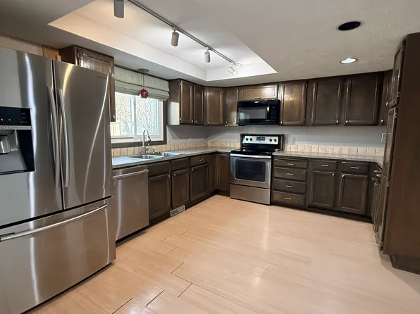 20109 Veterans Dr, Elkhorn, NE 68022