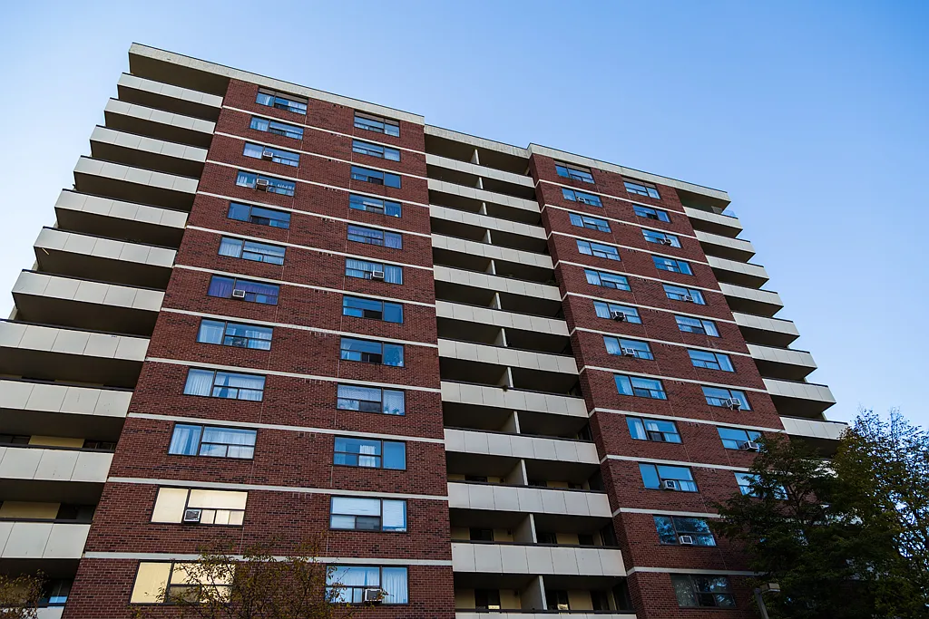 625 Finch Avenue West — Photo 2