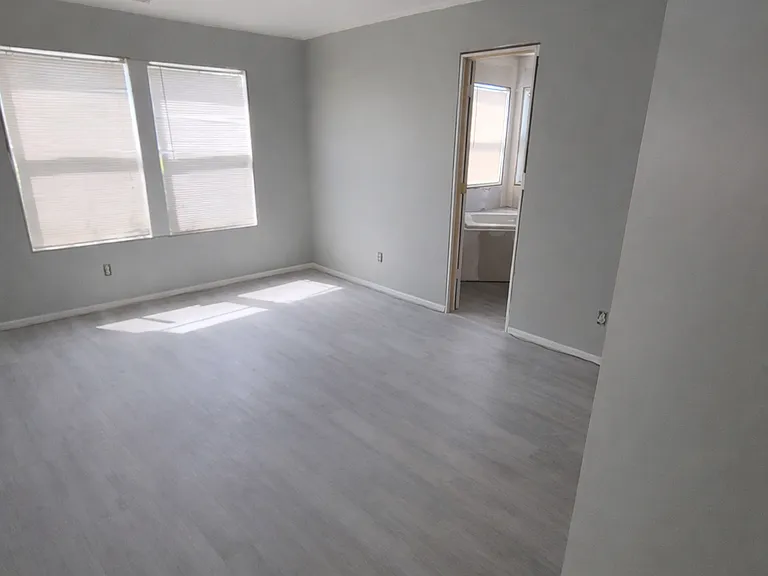 962 Stewarts Creek Dr #1 — Photo 2