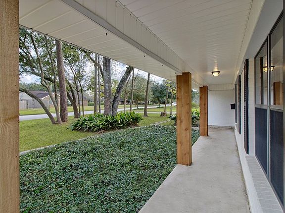 4th image of 875 Belvedere Dr