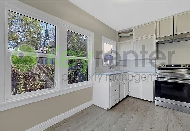 1119 Lochbrae Rd #1 — Photo 11