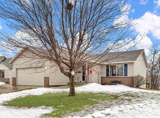 689 Forbrook Ln NW, Rochester, MN 55901