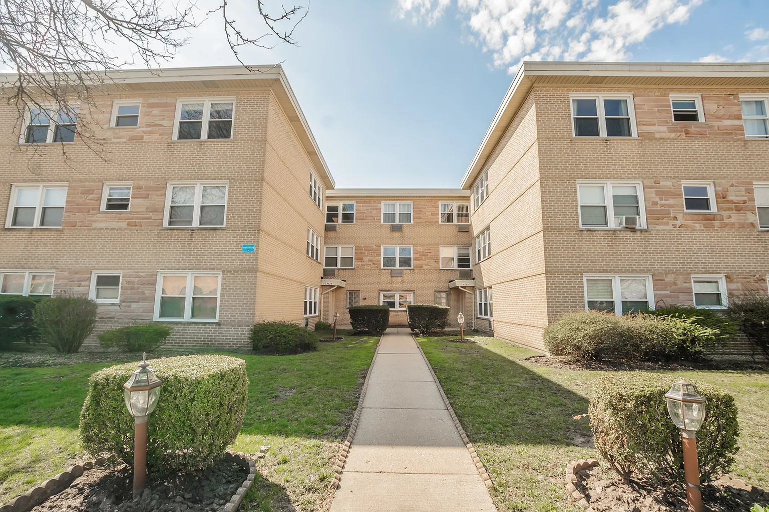 4629 Main St APT 3A photo 1
