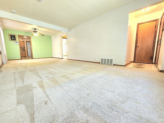 2nd image of 9605 S Woodlawn Ave