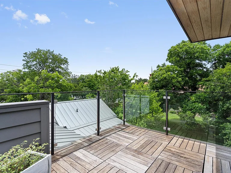 1175 San Bernard St — Photo 22