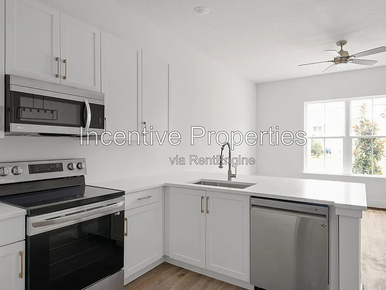 431 Braddock Ave — Photo 6