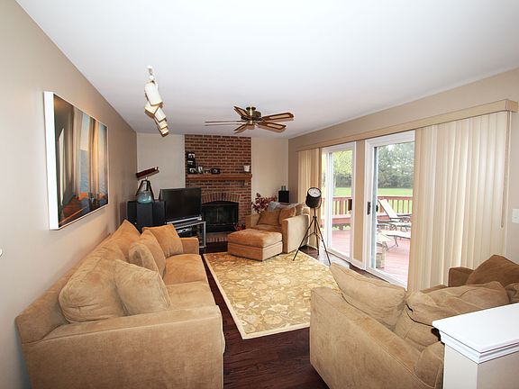 3rd image of 1161 Stratford Ln