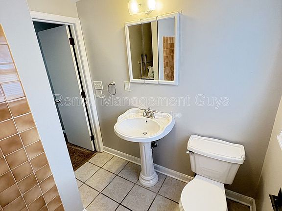 5th image of 3546 Vincent Ave N