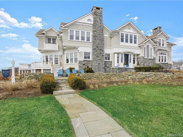 38 East Shore Avenue, Groton, CT 06340