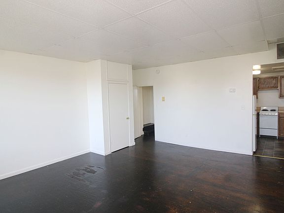 3rd image of 2509 Saint Paul St APT 12