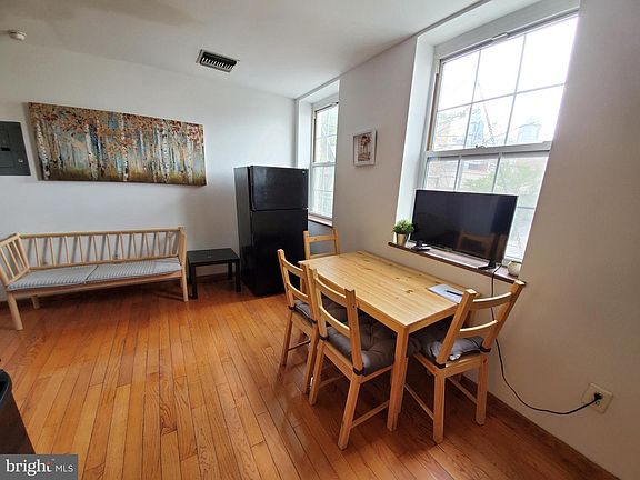 3rd image of 1041 Race St Floor 2