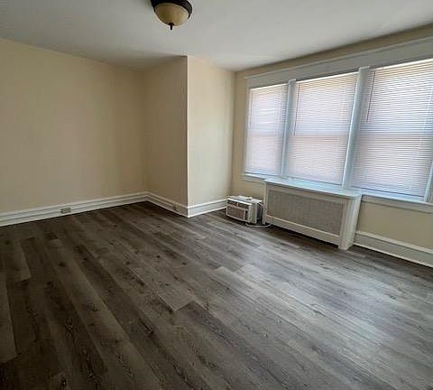 2nd image of 3551 Sheffield Ave