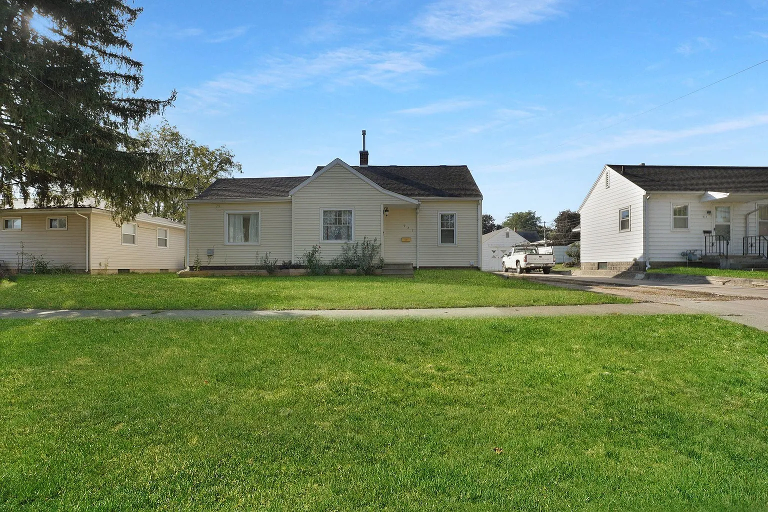 922E E Mitchell Ave photo 1