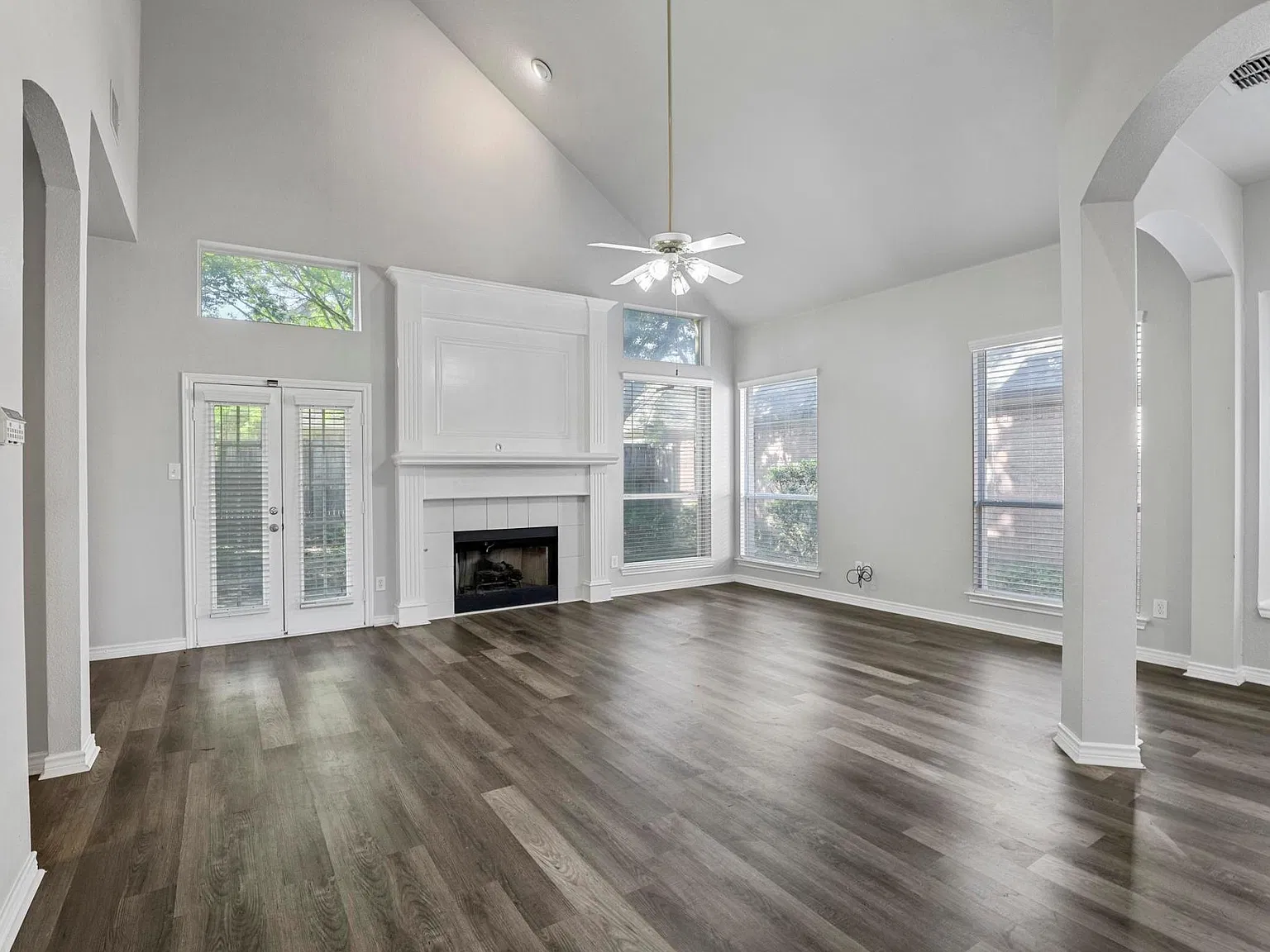 3 bed, 2.5 bath, 2288 sqft, $3,000 — Photo 4