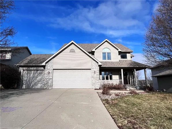 9517 Woodland Dr, Johnston, IA 50131