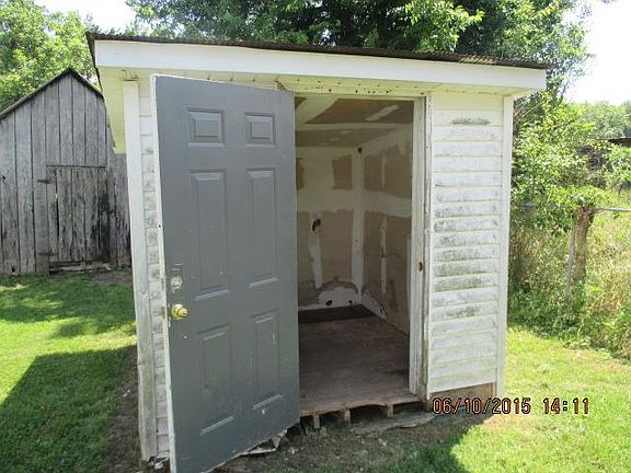 3rd image of 2910 Johnson Ln