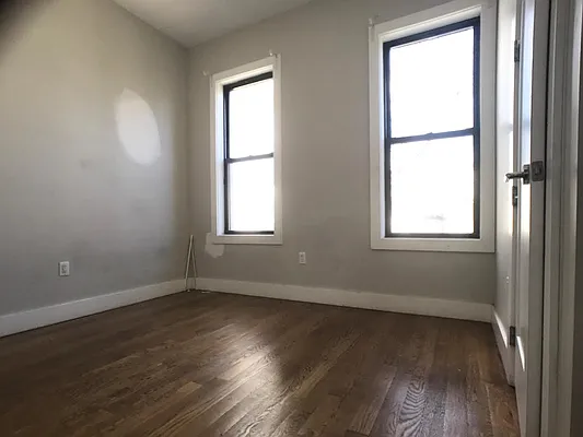 Rented by Evergreen Apartments BK | media 11