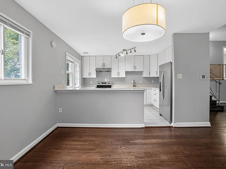 9211 E Parkhill Dr — Photo 7
