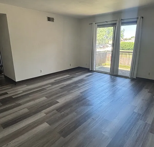 1902 Canterbury Dr — Photo 5