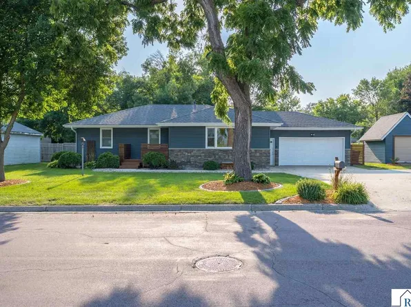 914 N 5th St, Saint Peter, MN 56082