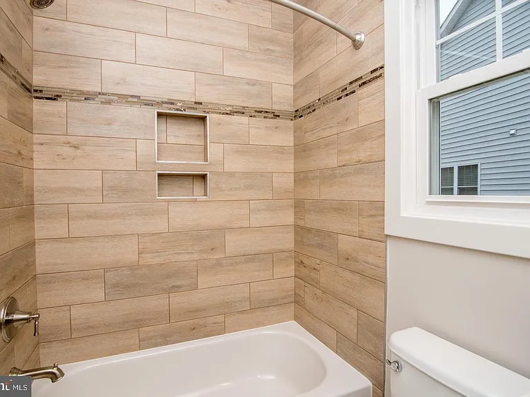 6928 Regent Ln — Photo 44